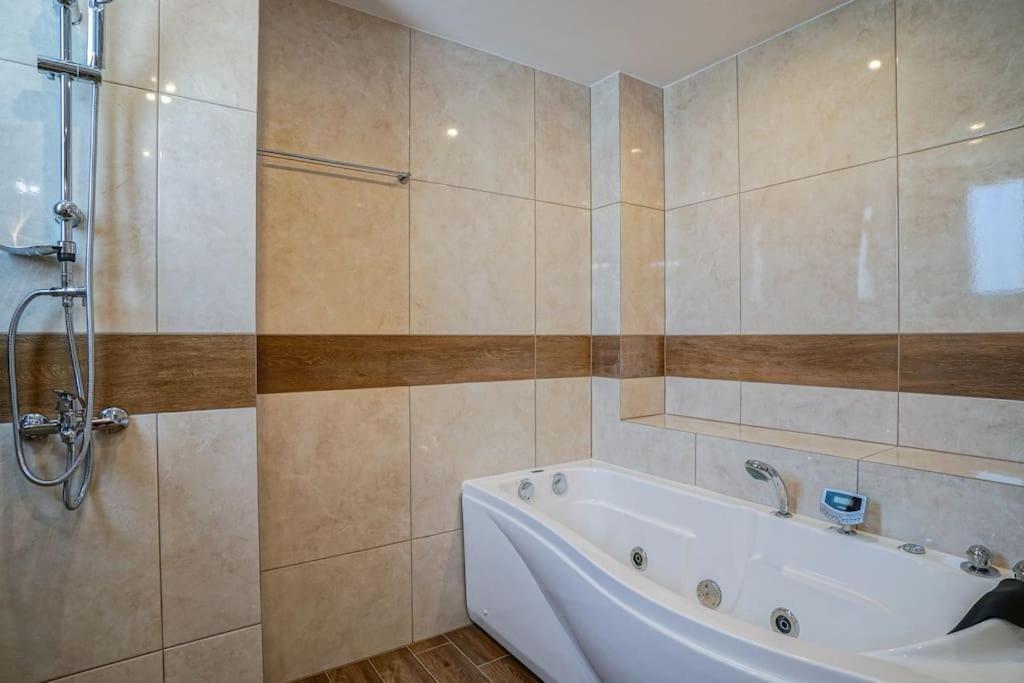 Odyssey Residences 2 خانيا المظهر الخارجي الصورة
